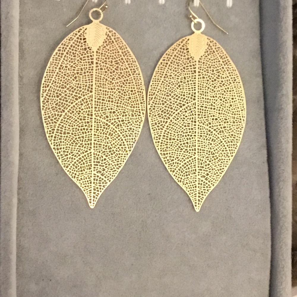 LAST ONE CL🛑 Gold Leaf Earrings - Picture 3 of 5
